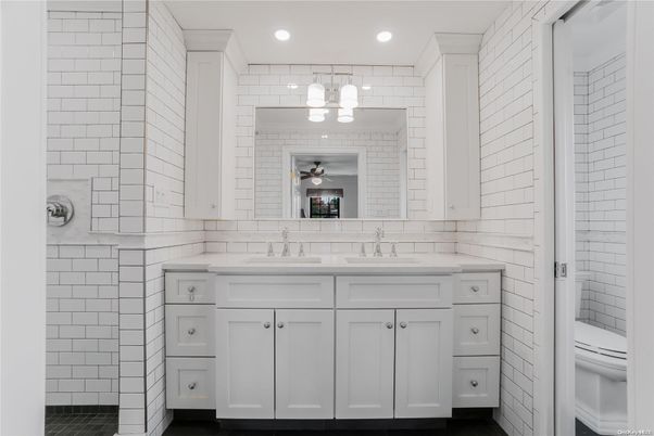 Bathroom, Interior, Recessed Lighting