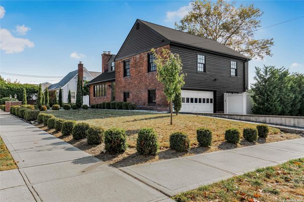 Attached, Exterior, Facade, Brick Facade, Raised Ranch