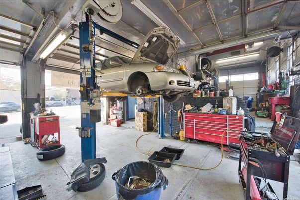 Garage, Interior