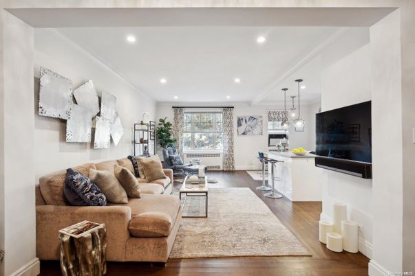Interior, Kitchen, Living room, Pendant Lights, Recessed Lighting, Stainless Steel Appliances, Wood Texture Flooring