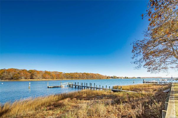 Exterior, Lake