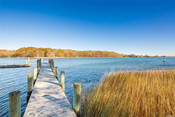 Exterior, Lake