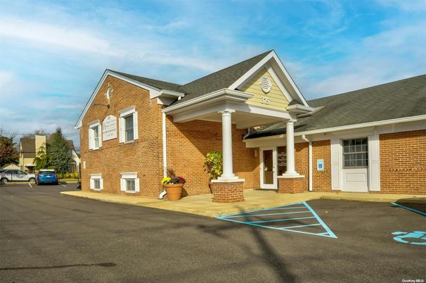 Exterior, Facade, Brick Facade, Brick Traditional