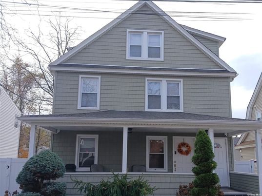 Exterior, Facade, Queen Anne Victorian