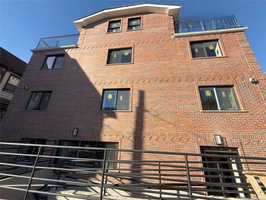 Exterior, Facade, Brick Facade, Rowhouse