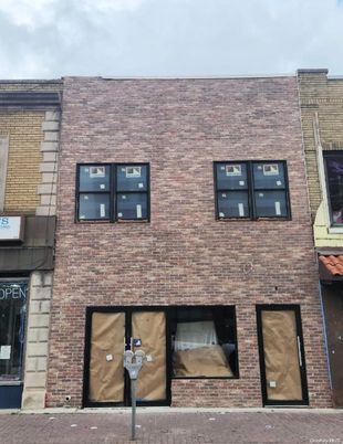 Exterior, Facade, Brick Facade, Rowhouse