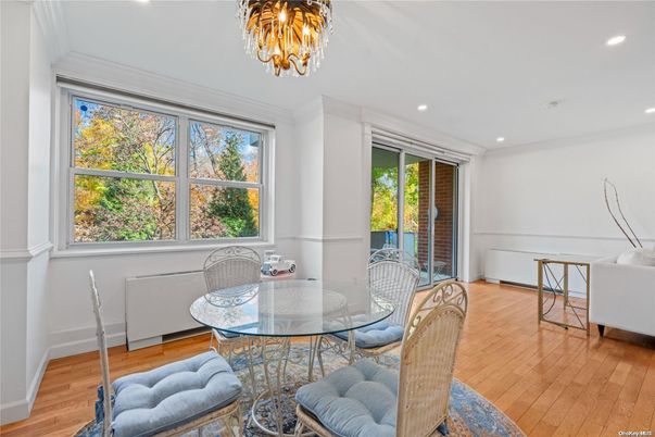 Chandelier, Dining room, Interior, Recessed Lighting, Wood Texture Flooring