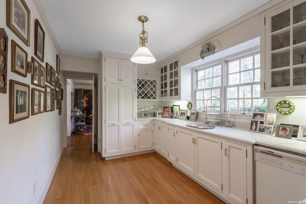 Interior, Kitchen, Pendant Lights, Wood Texture Flooring