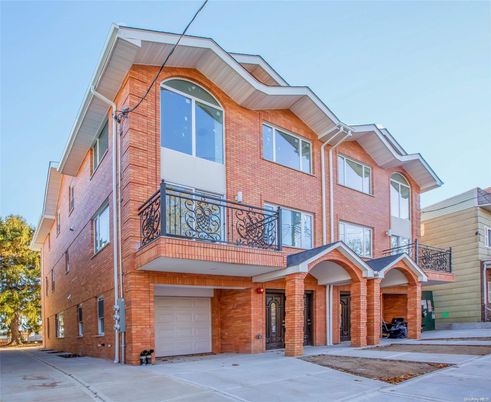 Attached, Exterior, Facade, Brick Facade, Rowhouse