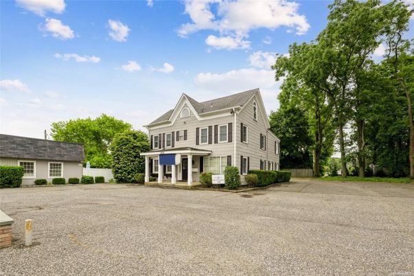 Backyard, Exterior, Facade, Queen Anne Victorian