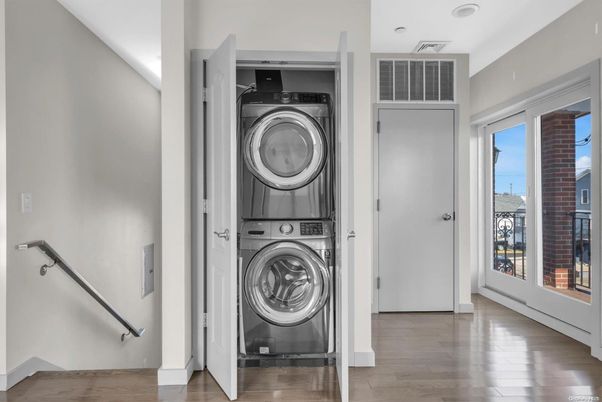 Interior, Utility Closets, Washer, Wood Texture Flooring