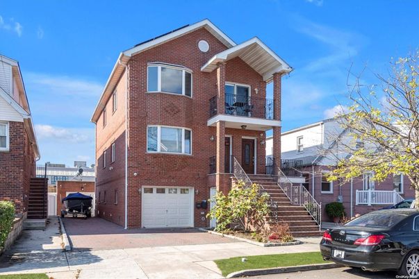 Attached, Exterior, Facade, Brick Facade, Rowhouse