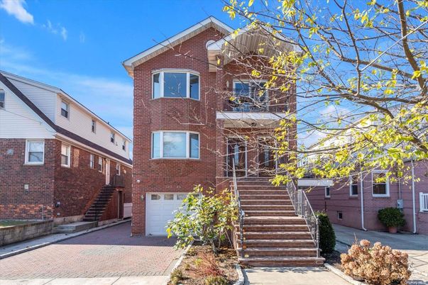 Attached, Exterior, Facade, Brick Facade, Rowhouse