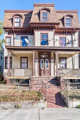 Exterior, Facade, Queen Anne Victorian