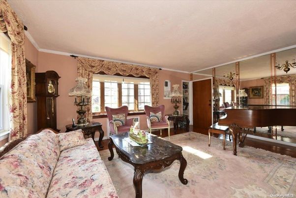 Interior, Living room, Piano