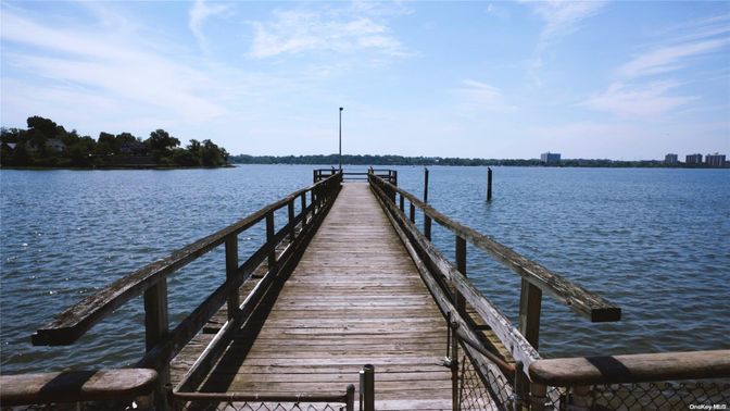 Exterior, Lake