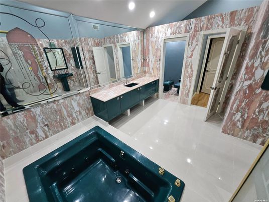 Bathroom, Interior, Recessed Lighting