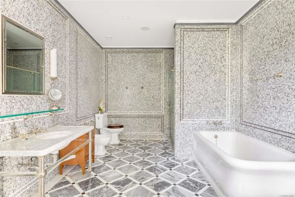 Bathroom, Interior, Recessed Lighting
