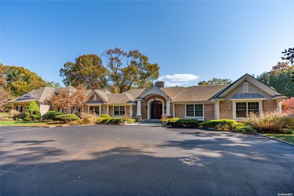 Exterior, Facade, Brick Facade, Ranch