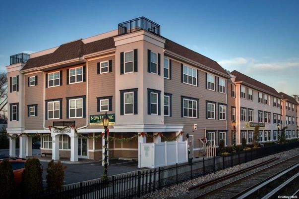 Exterior, Facade, Rowhouse