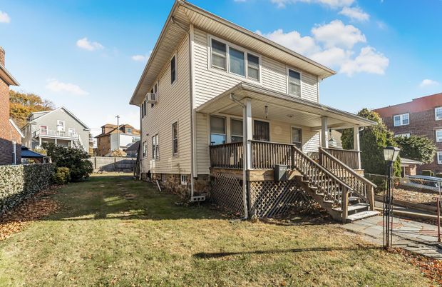 Backyard, Exterior, Facade, American Foursquare