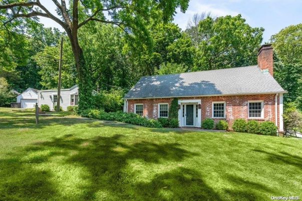 Backyard, Exterior, Facade, Brick Facade, Cape Cod