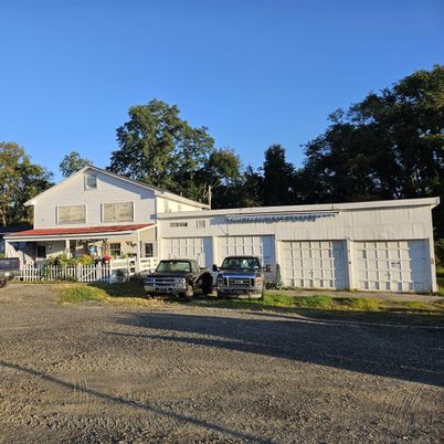 Attached, Exterior, Facade, Ranch