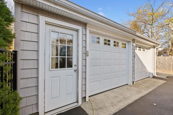 Detached Garage, Exterior