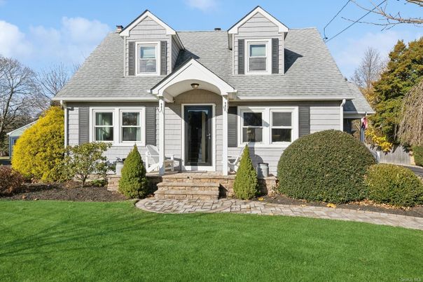 Exterior, Facade, Cape Cod