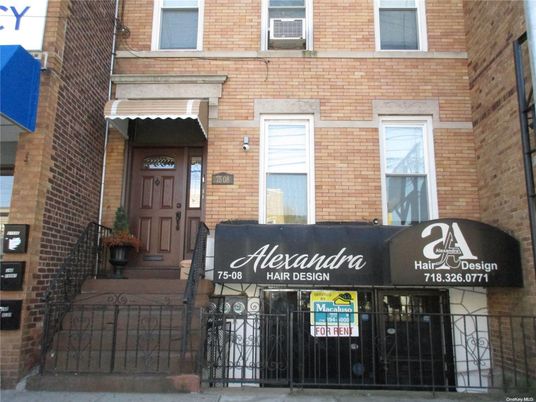 Exterior, Facade, Brick Facade, Rowhouse