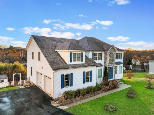 Attached, Exterior, Facade, Farmhouse