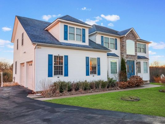 Attached, Exterior, Facade, Farmhouse