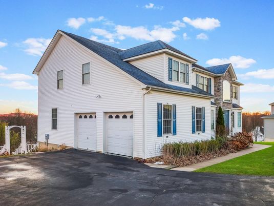 Attached, Exterior, Facade, Farmhouse