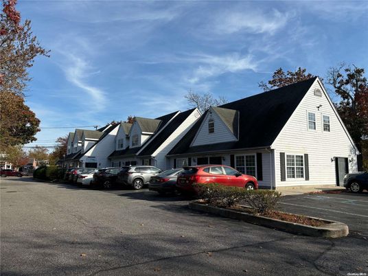 Exterior, Facade, Farmhouse
