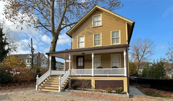 Exterior, Facade, Queen Anne Victorian