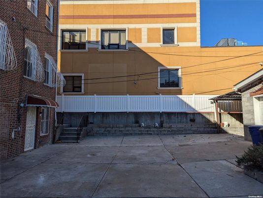 Exterior, Facade, Brick Facade, Rowhouse