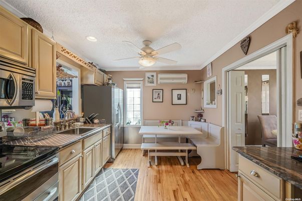 Dining room, Interior, Kitchen, Recessed Lighting, Wood Texture Flooring
