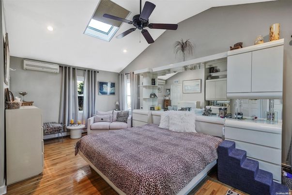 Bedroom, Interior, Kitchen, Recessed Lighting, Wood Texture Flooring