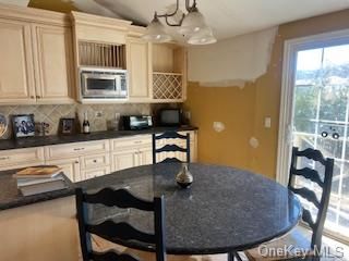 Chandelier, Dining room, Interior, Kitchen