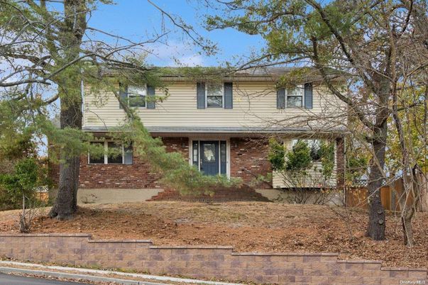 Exterior, Facade, Brick Facade, Raised Ranch