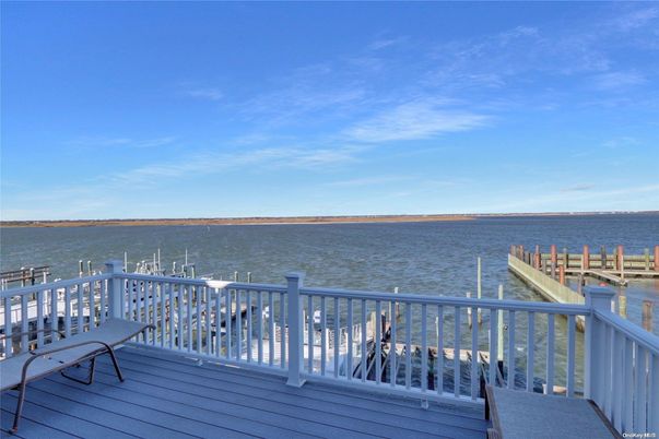 Exterior, Lake
