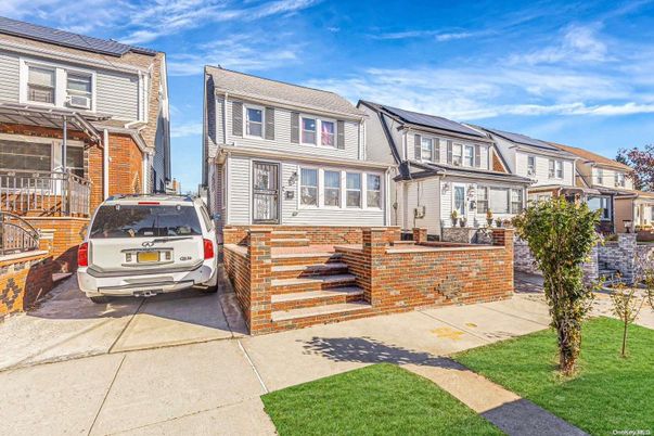 Exterior, Facade, Solar Panels, Rowhouse