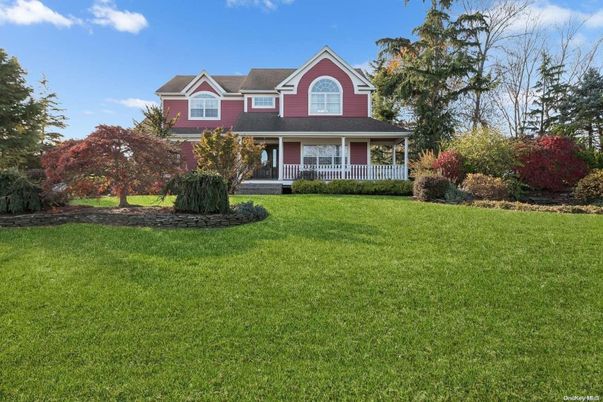 Backyard, Exterior, Facade, Queen Anne Victorian