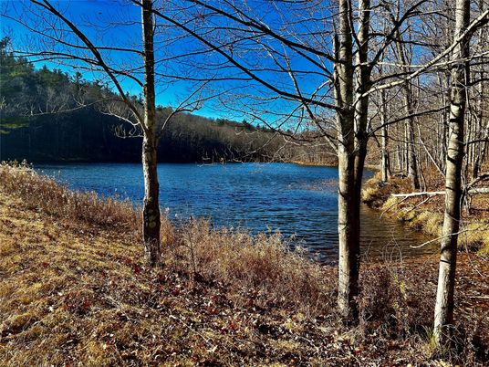 Exterior, Lake