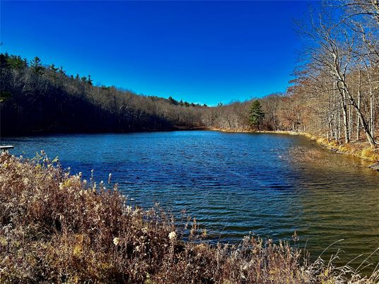 Exterior, Lake