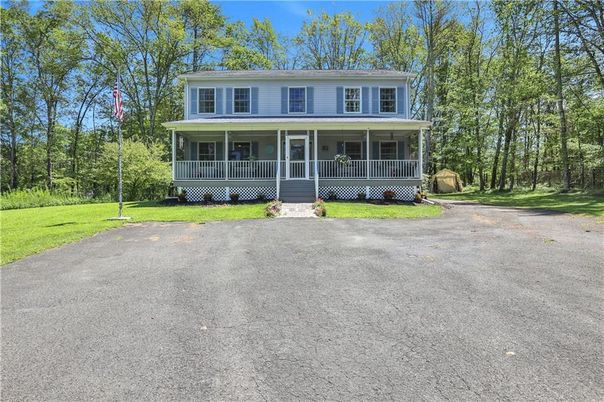 Backyard, Exterior, Facade, American Foursquare