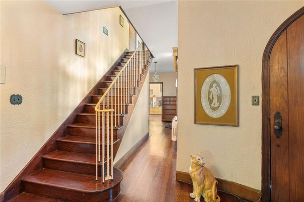 Interior, Pendant Lights, Wood Texture Flooring