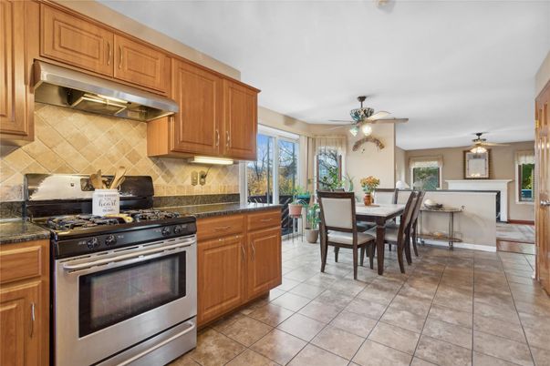 Dining room, Interior, Kitchen, Stainless Steel Appliances