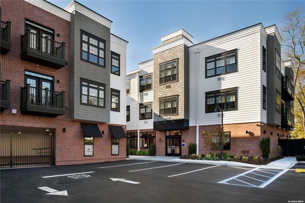 Exterior, Facade, Brick Facade, Rowhouse