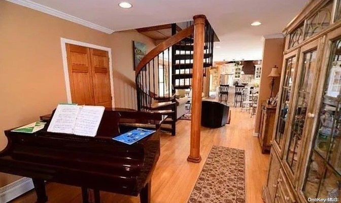 Interior, Piano, Recessed Lighting, Wood Texture Flooring